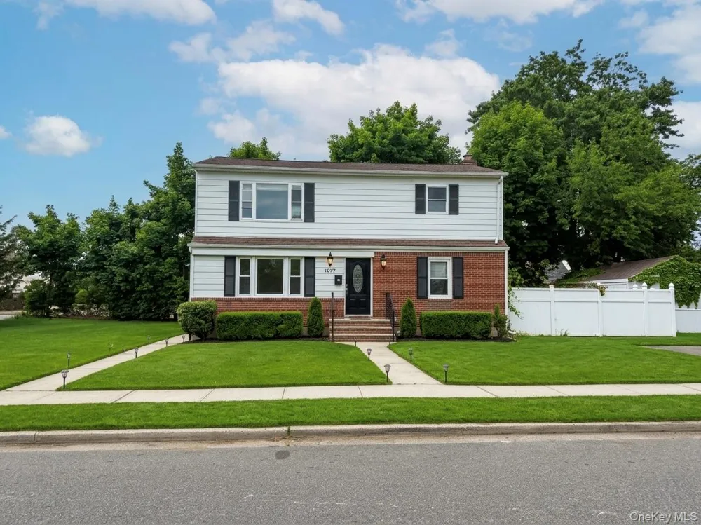 1077 Gerald Uniondale, NY 11553