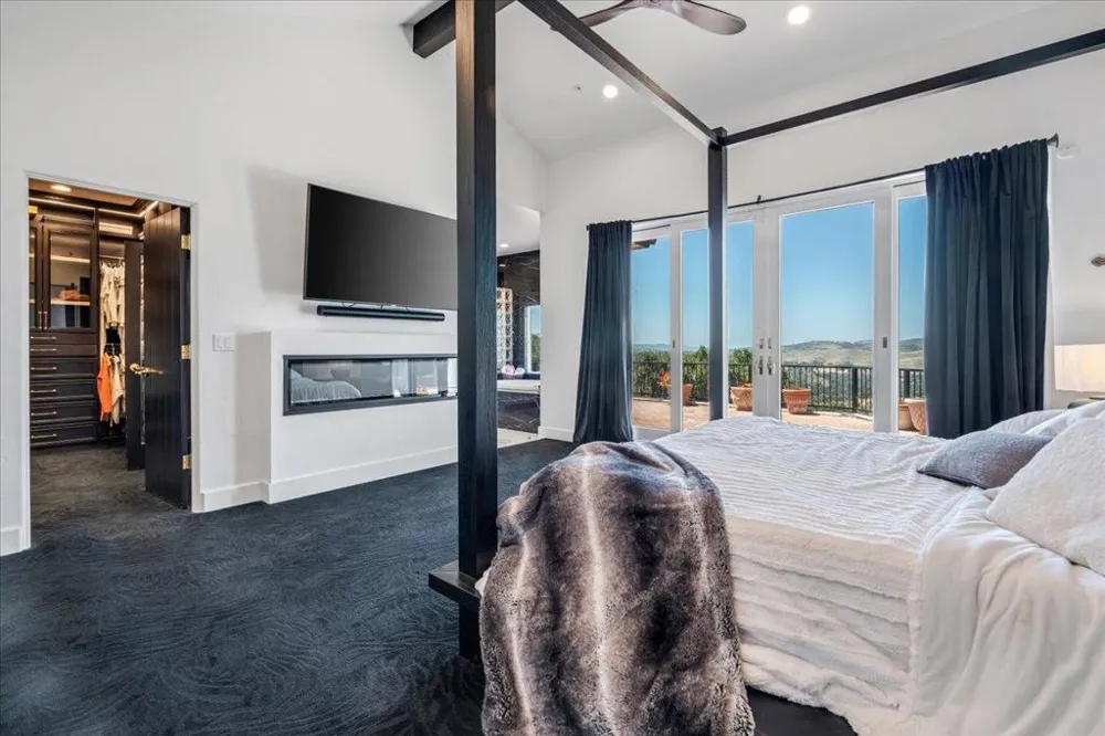 24542 Rimrock Canyon Road Salinas, CA 93908