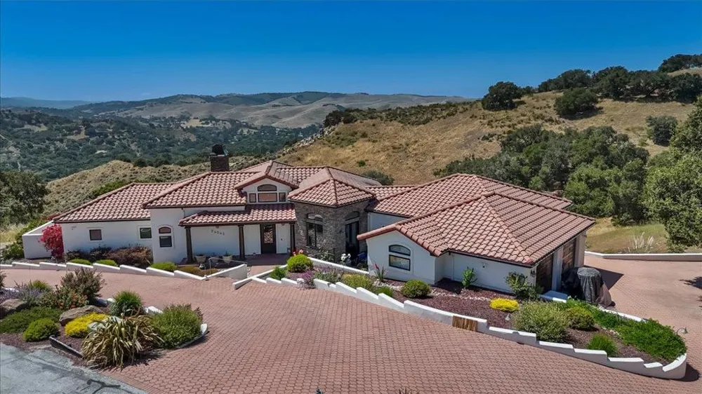 24542 Rimrock Canyon Road Salinas, CA 93908