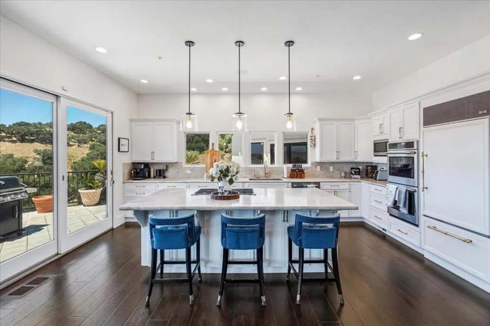24542 Rimrock Canyon Road Salinas, CA 93908