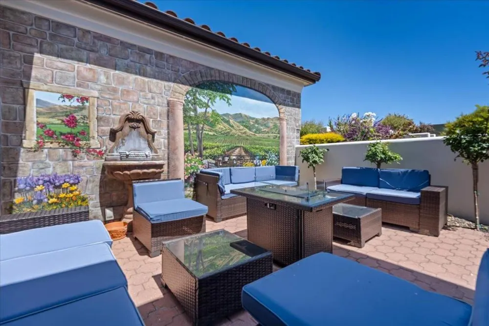 24542 Rimrock Canyon Road Salinas, CA 93908