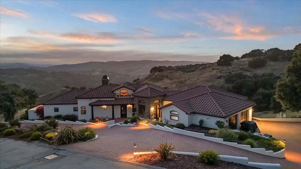 24542 Rimrock Canyon Road Salinas, CA 93908