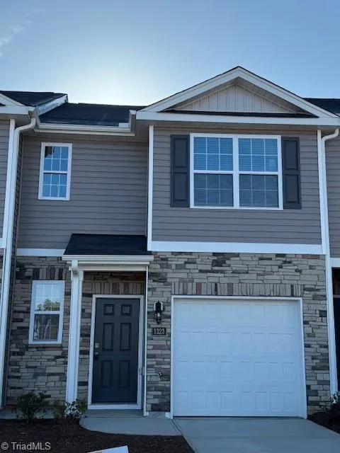 1323 Broholmer Lane