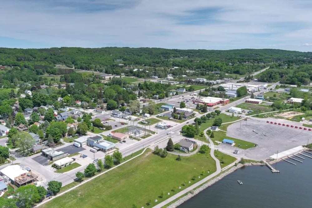 903 Main Street Crystal Lake Township, MI 49635