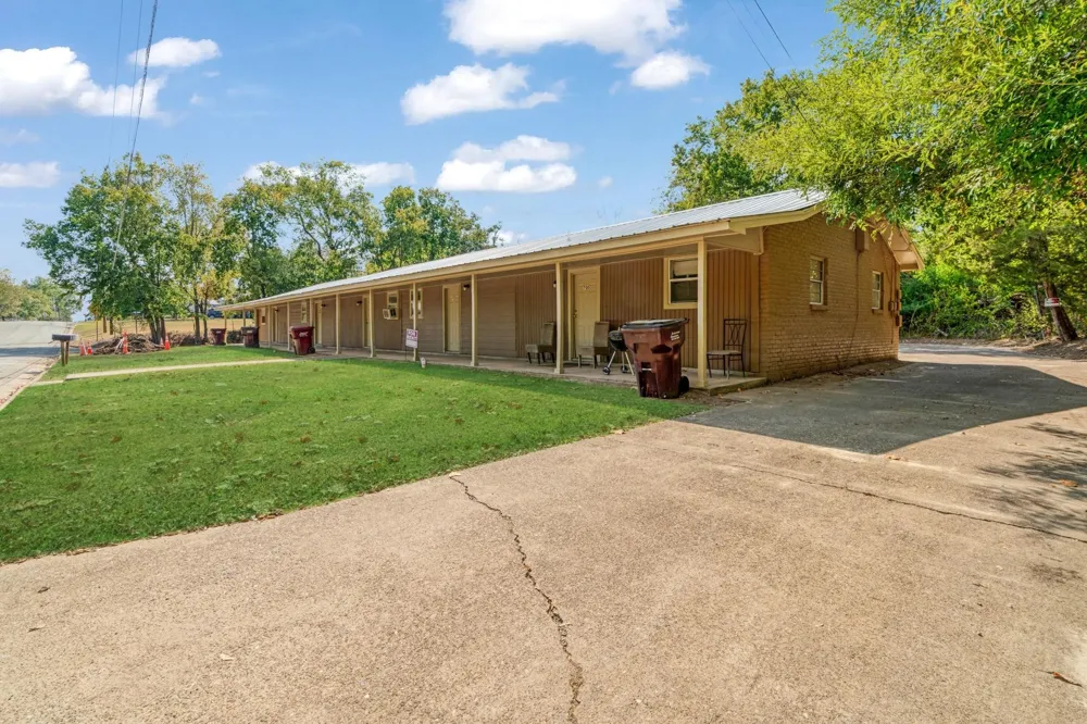700 S Donoho Street #700, 702, 704, 706, 708 Clarksville, TX 75426