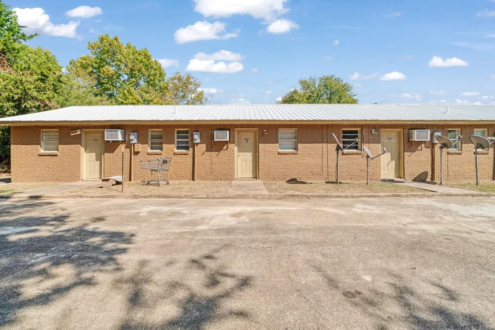 700 S Donoho Street #700, 702, 704, 706, 708 Clarksville, TX 75426