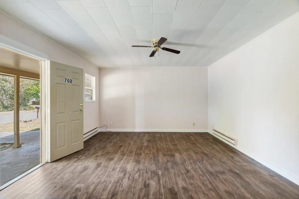 700 S Donoho Street #700, 702, 704, 706, 708 Clarksville, TX 75426
