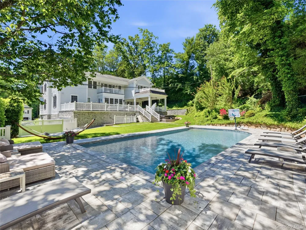 55 Plymouth Road Manhasset, NY 11030