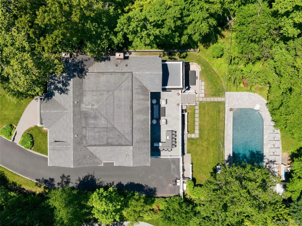 55 Plymouth Road Manhasset, NY 11030