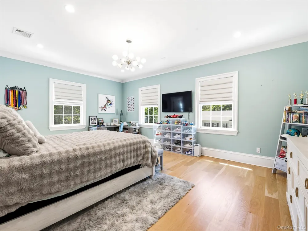 55 Plymouth Road Manhasset, NY 11030