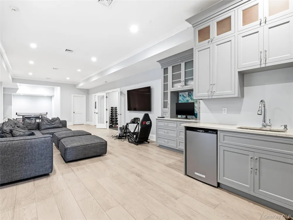 55 Plymouth Road Manhasset, NY 11030