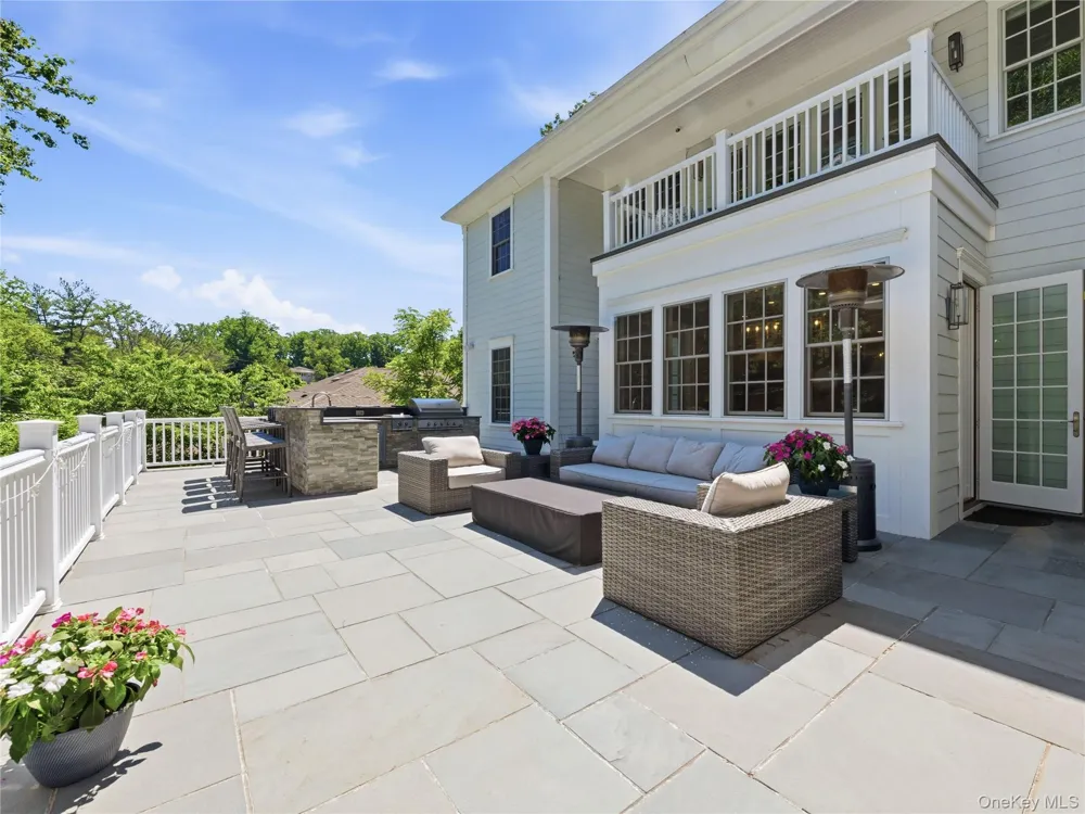 55 Plymouth Road Manhasset, NY 11030