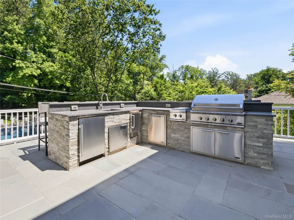 55 Plymouth Road Manhasset, NY 11030