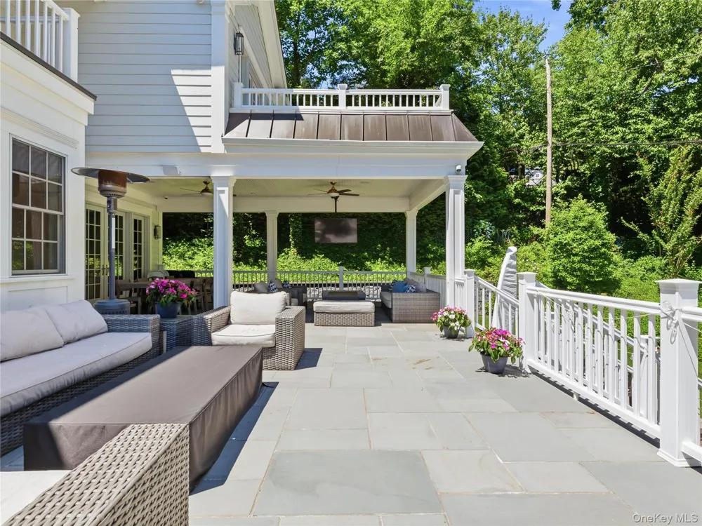 55 Plymouth Road Manhasset, NY 11030