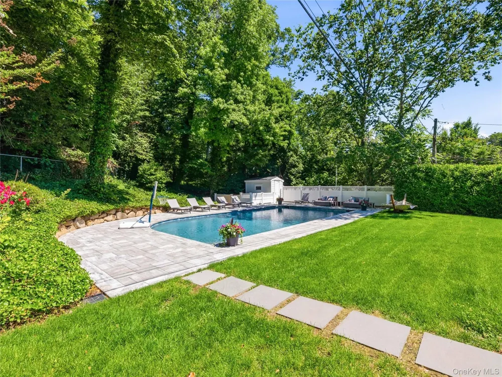 55 Plymouth Road Manhasset, NY 11030