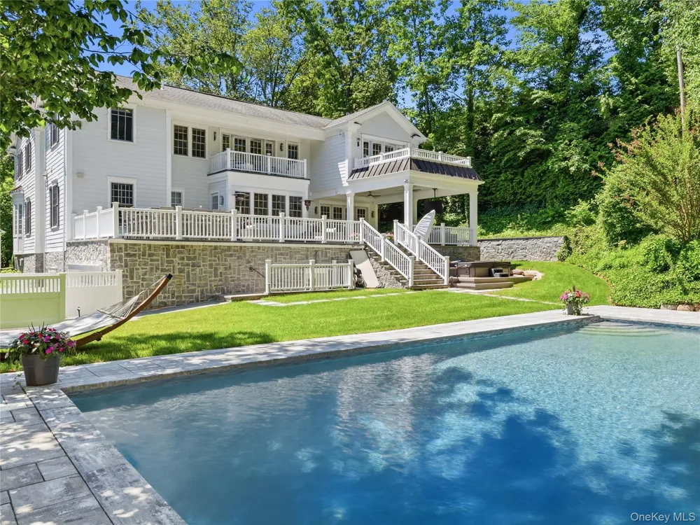 55 Plymouth Road Manhasset, NY 11030