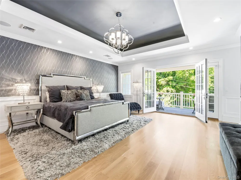 55 Plymouth Road Manhasset, NY 11030
