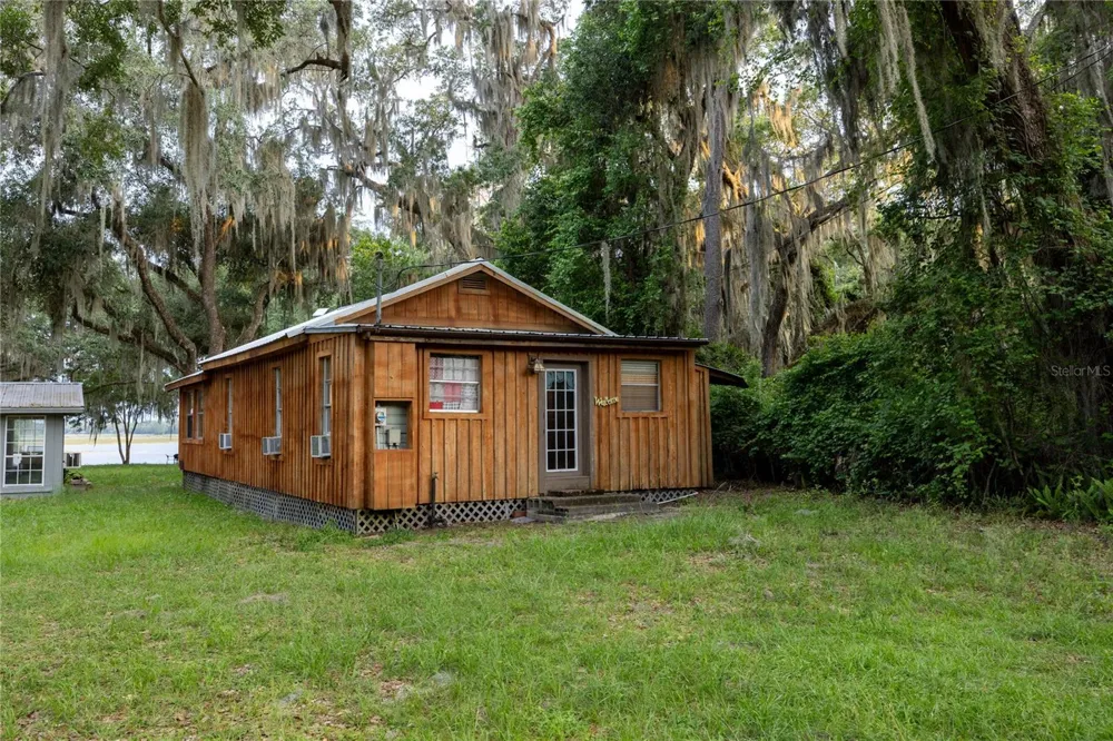 1847 STATE ROAD 20 Hawthorne, FL 32640