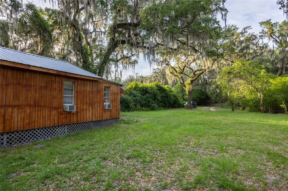 1847 STATE ROAD 20 Hawthorne, FL 32640