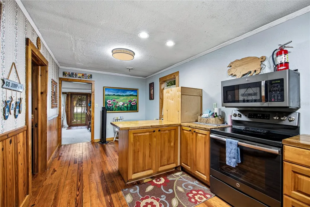 1847 STATE ROAD 20 Hawthorne, FL 32640