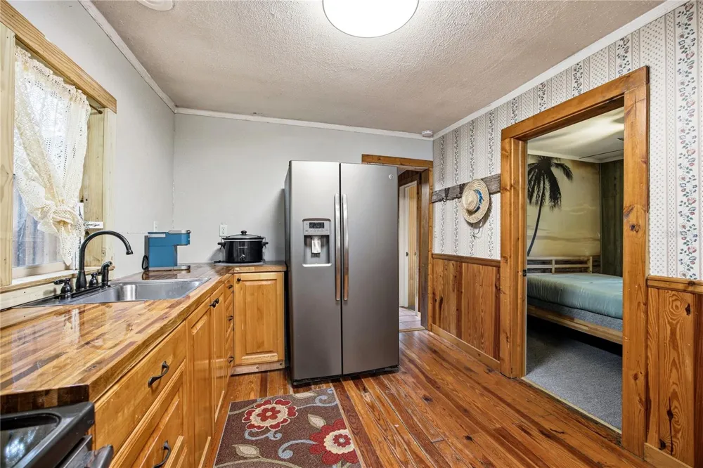 1847 STATE ROAD 20 Hawthorne, FL 32640