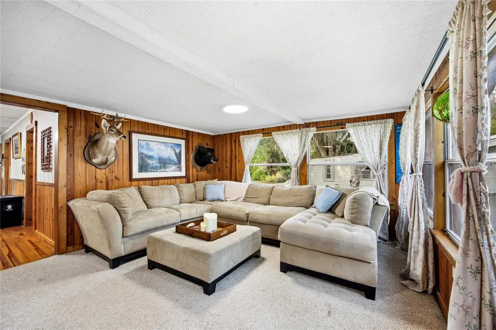 1847 STATE ROAD 20 Hawthorne, FL 32640