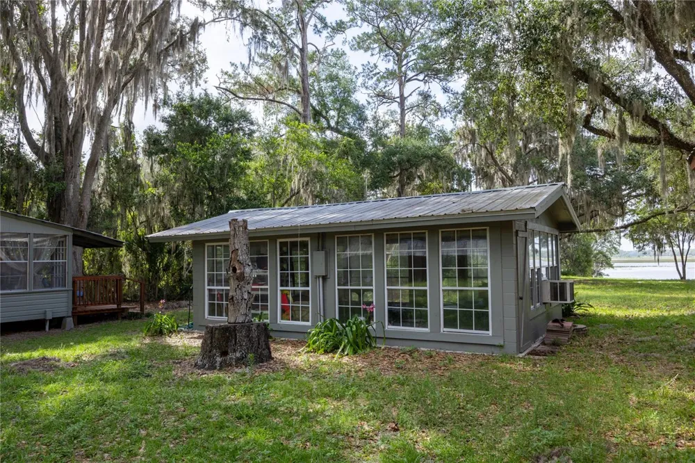 1847 STATE ROAD 20 Hawthorne, FL 32640