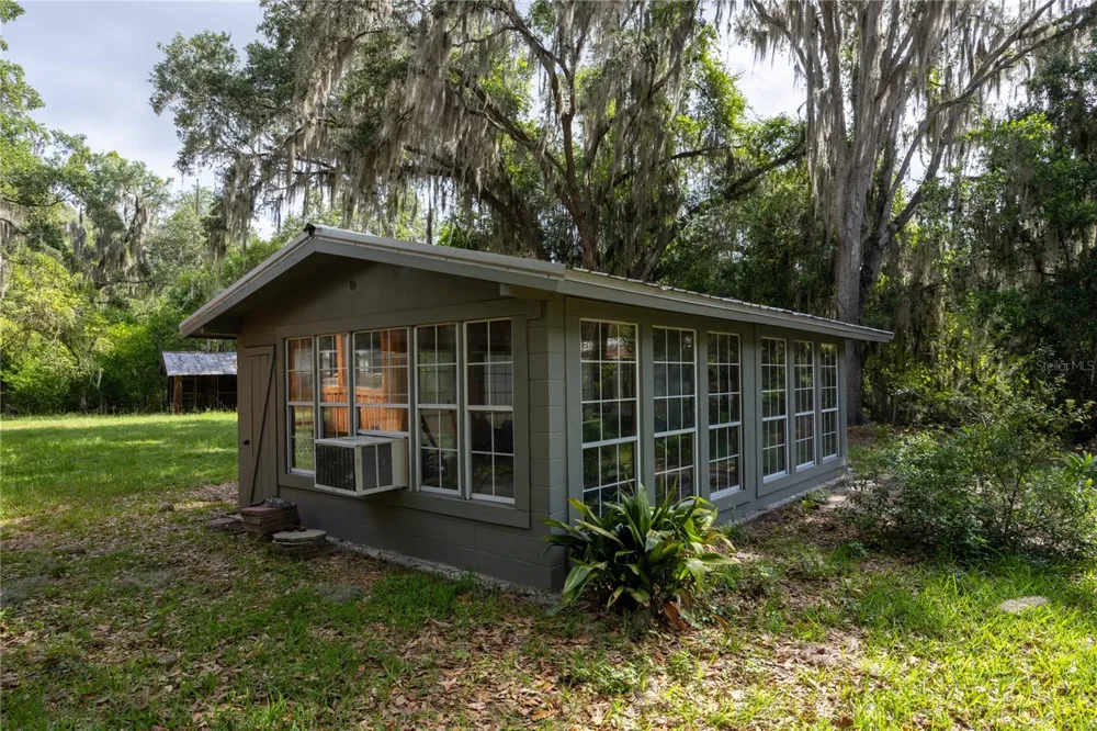 1847 STATE ROAD 20 Hawthorne, FL 32640