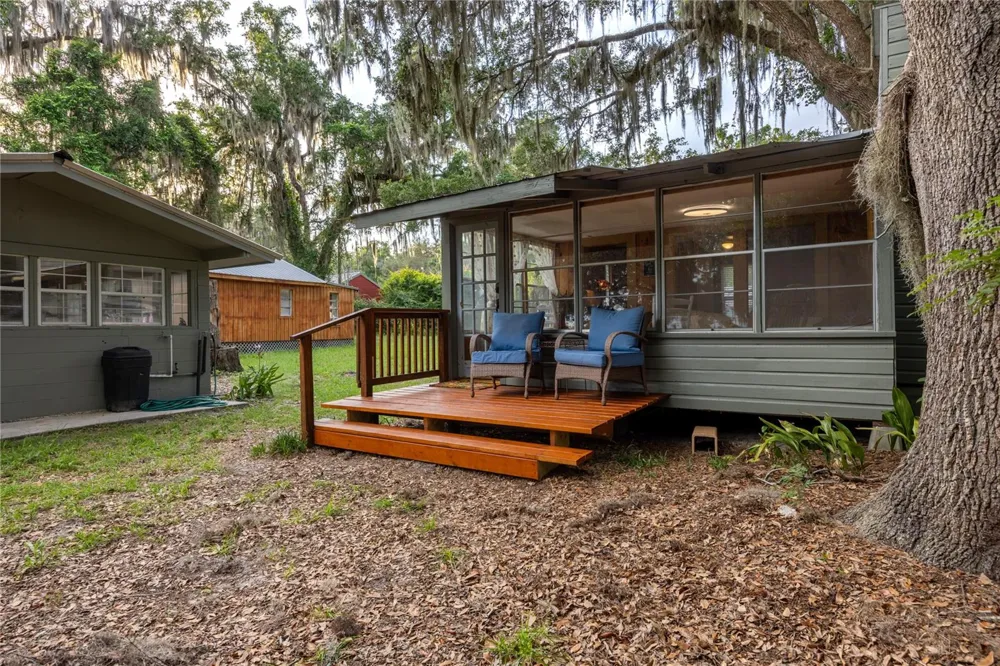 1847 STATE ROAD 20 Hawthorne, FL 32640