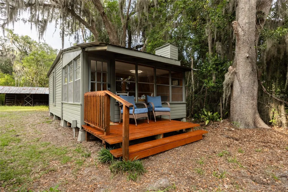 1847 STATE ROAD 20 Hawthorne, FL 32640