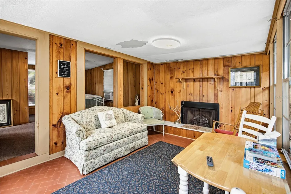 1847 STATE ROAD 20 Hawthorne, FL 32640