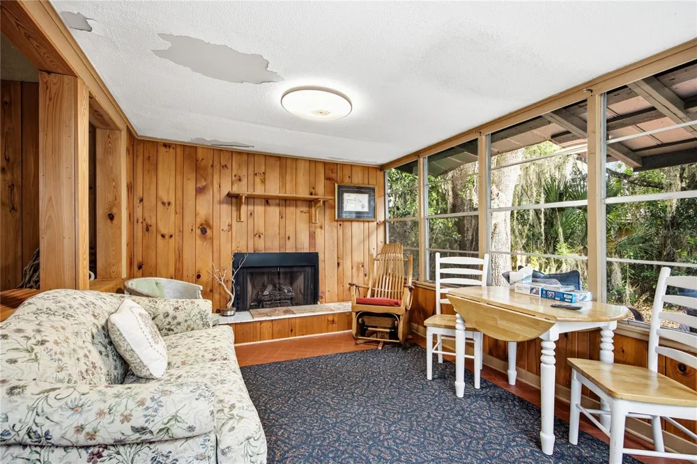 1847 STATE ROAD 20 Hawthorne, FL 32640