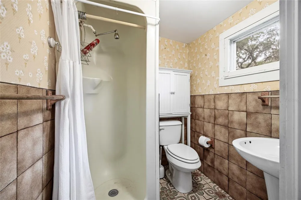 1847 STATE ROAD 20 Hawthorne, FL 32640