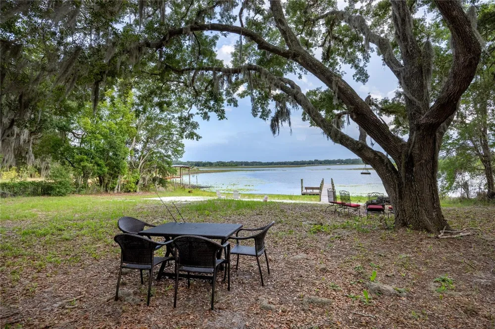 1847 STATE ROAD 20 Hawthorne, FL 32640