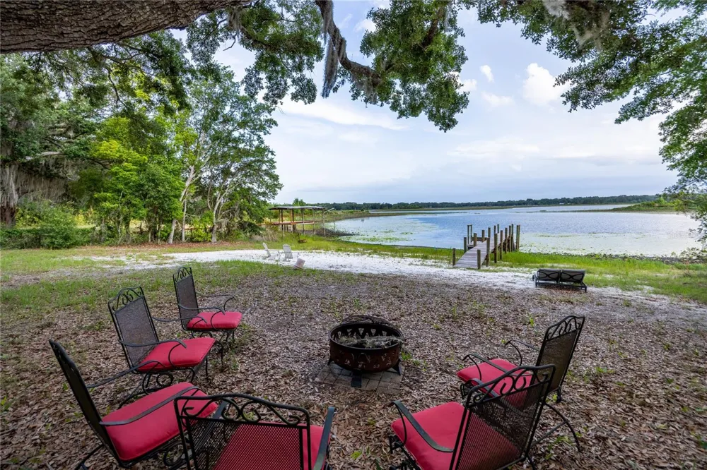 1847 STATE ROAD 20 Hawthorne, FL 32640