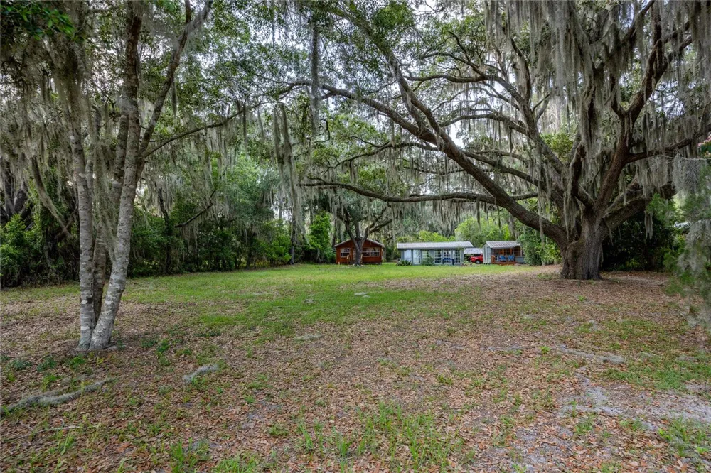 1847 STATE ROAD 20 Hawthorne, FL 32640