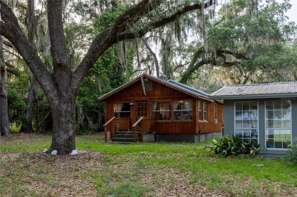 1847 STATE ROAD 20 Hawthorne, FL 32640