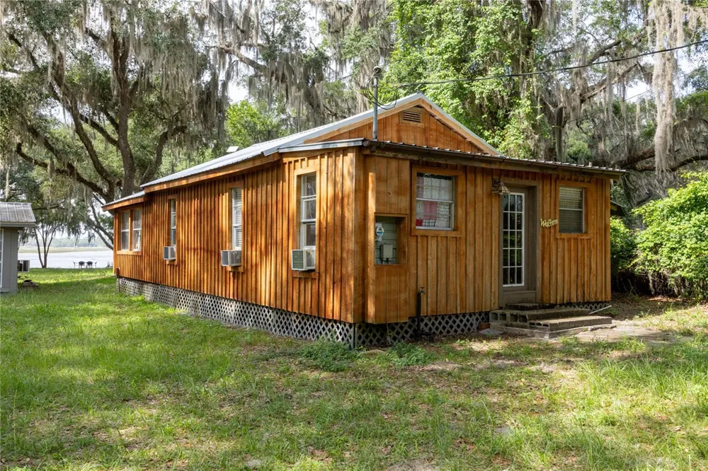 1847 STATE ROAD 20 Hawthorne, FL 32640