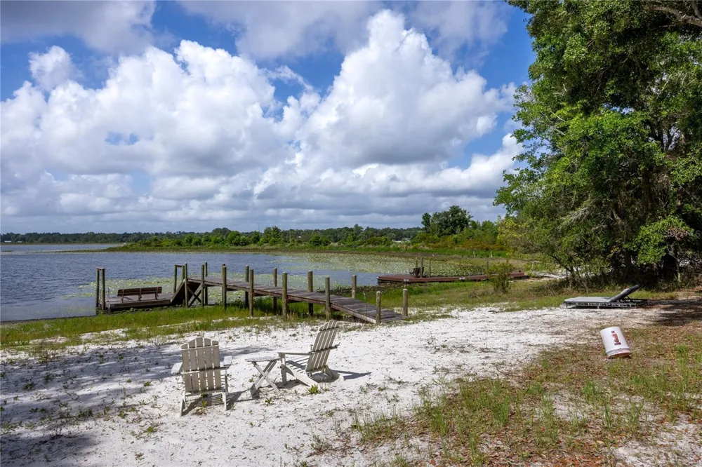 1847 STATE ROAD 20 Hawthorne, FL 32640
