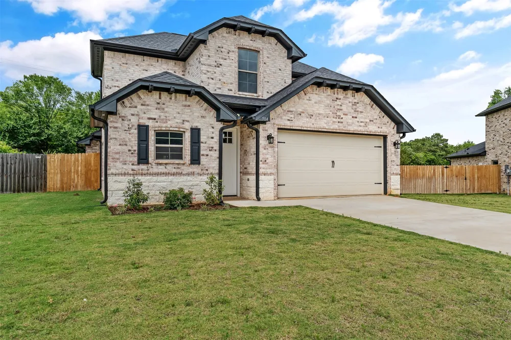 504 Cornerstone Lindale, TX 75771