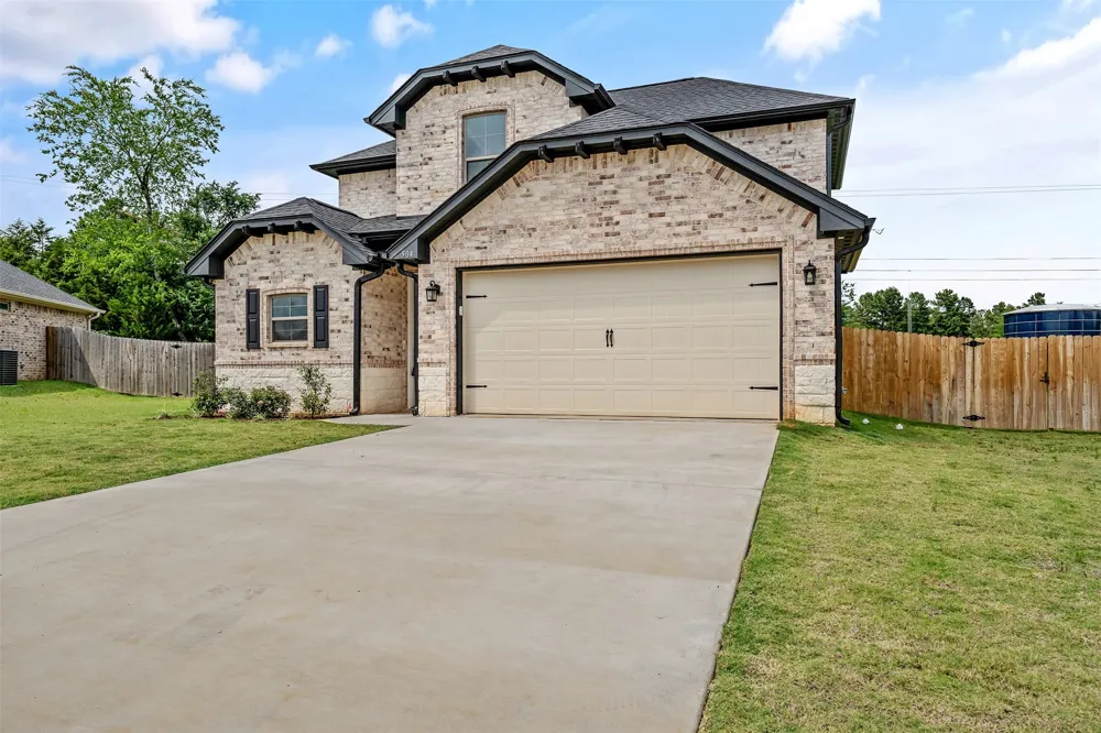 504 Cornerstone Lindale, TX 75771
