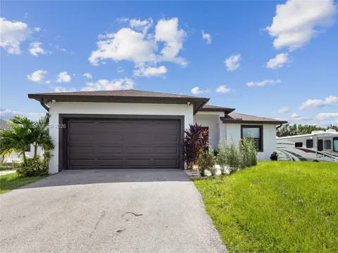 490 NW 37 AV.
