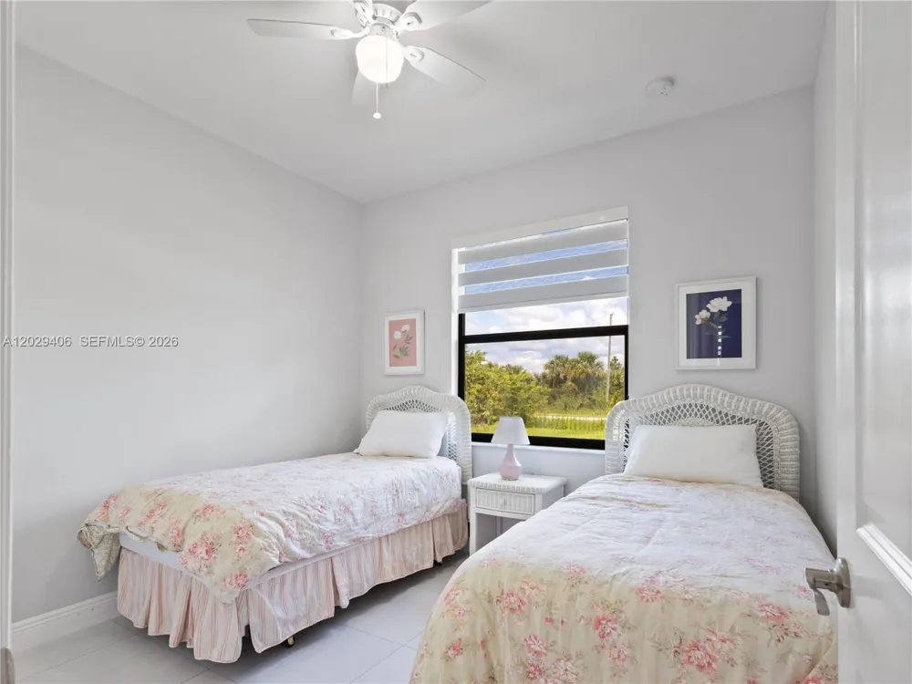 490 NW 37 AV. Naples, FL 34120