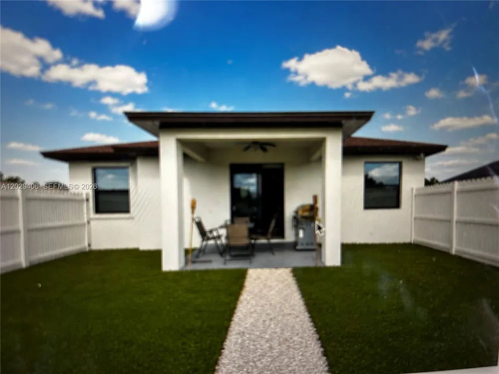 490 NW 37 AV. Naples, FL 34120
