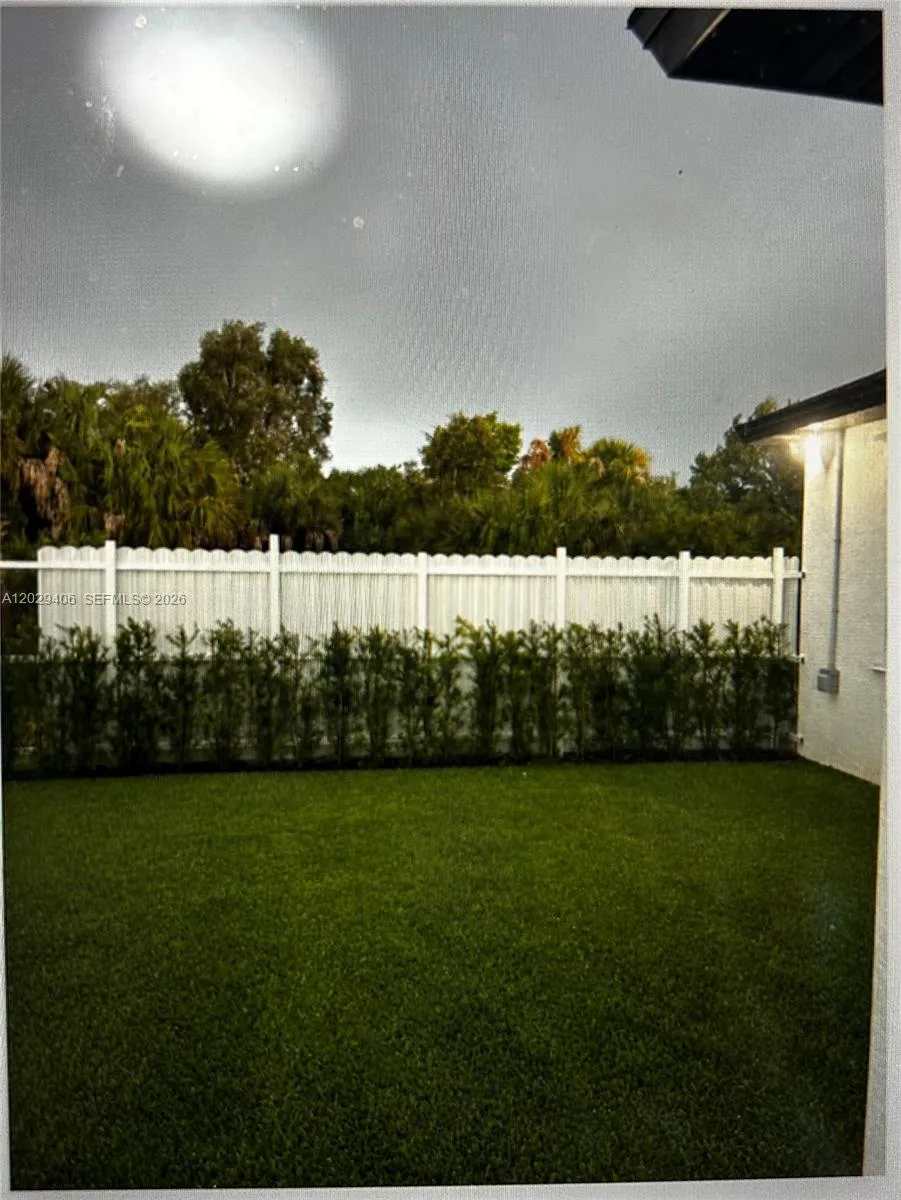 490 NW 37 AV. Naples, FL 34120