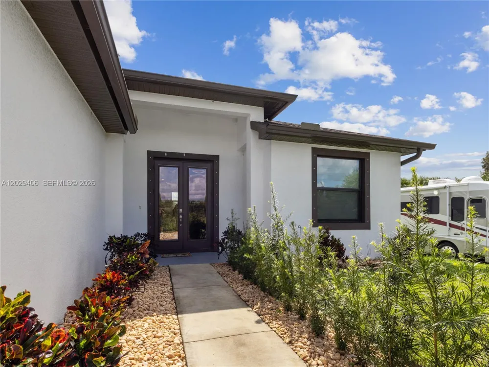 490 NW 37 AV. Naples, FL 34120