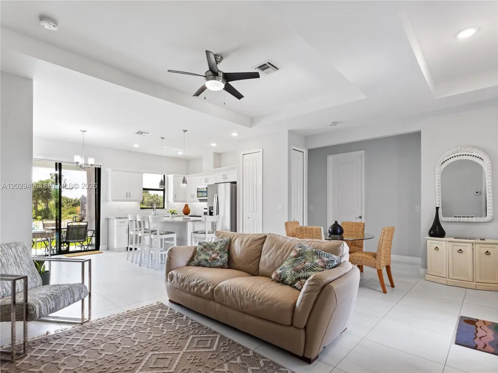 490 NW 37 AV. Naples, FL 34120