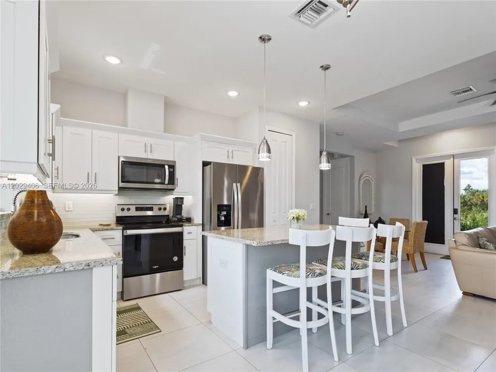 490 NW 37 AV. Naples, FL 34120