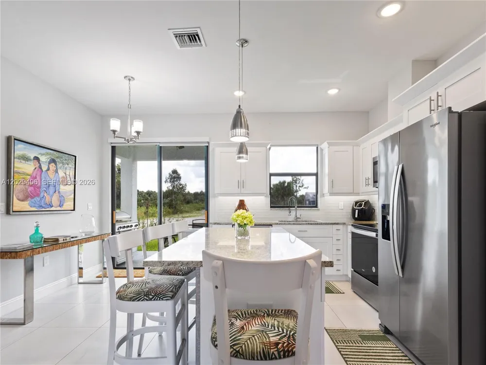 490 NW 37 AV. Naples, FL 34120