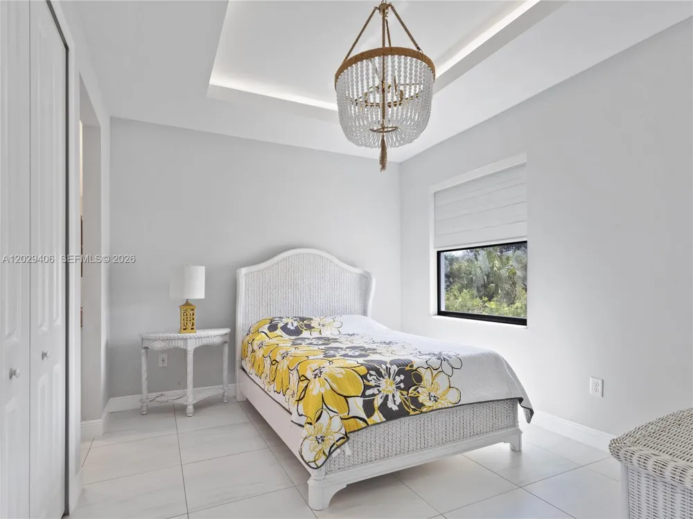 490 NW 37 AV. Naples, FL 34120